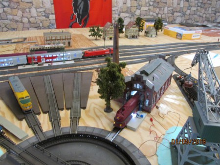 Bahnbetriebswerk mit Wartungshalle