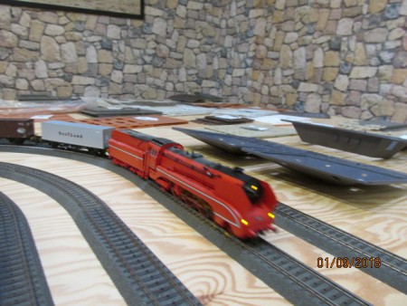 Im Hintergrund die Teile des Bahnhofs